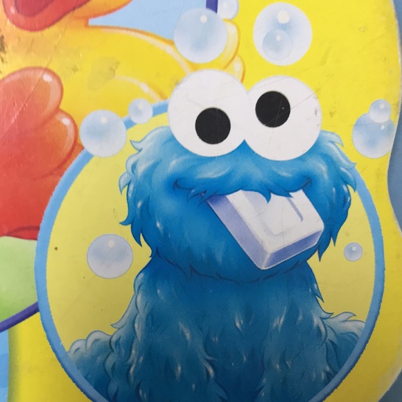 Sesame Street board book  “Bubbles, bubbles” - Picture 15 of 16
